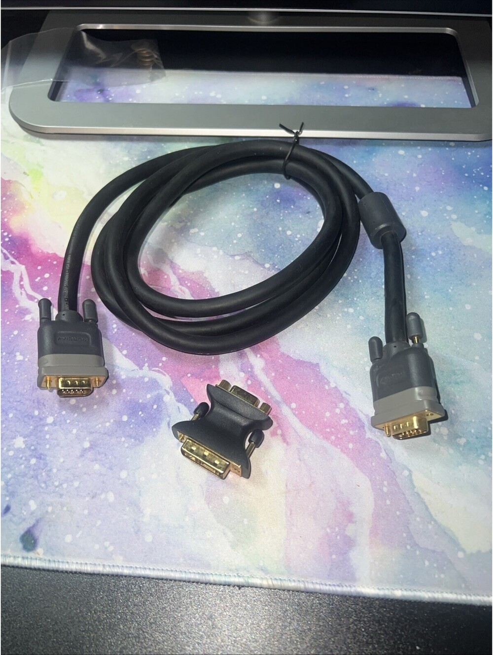 Belkin DVI to VGA / SVGA 15-pin Adapter And Cable- Black